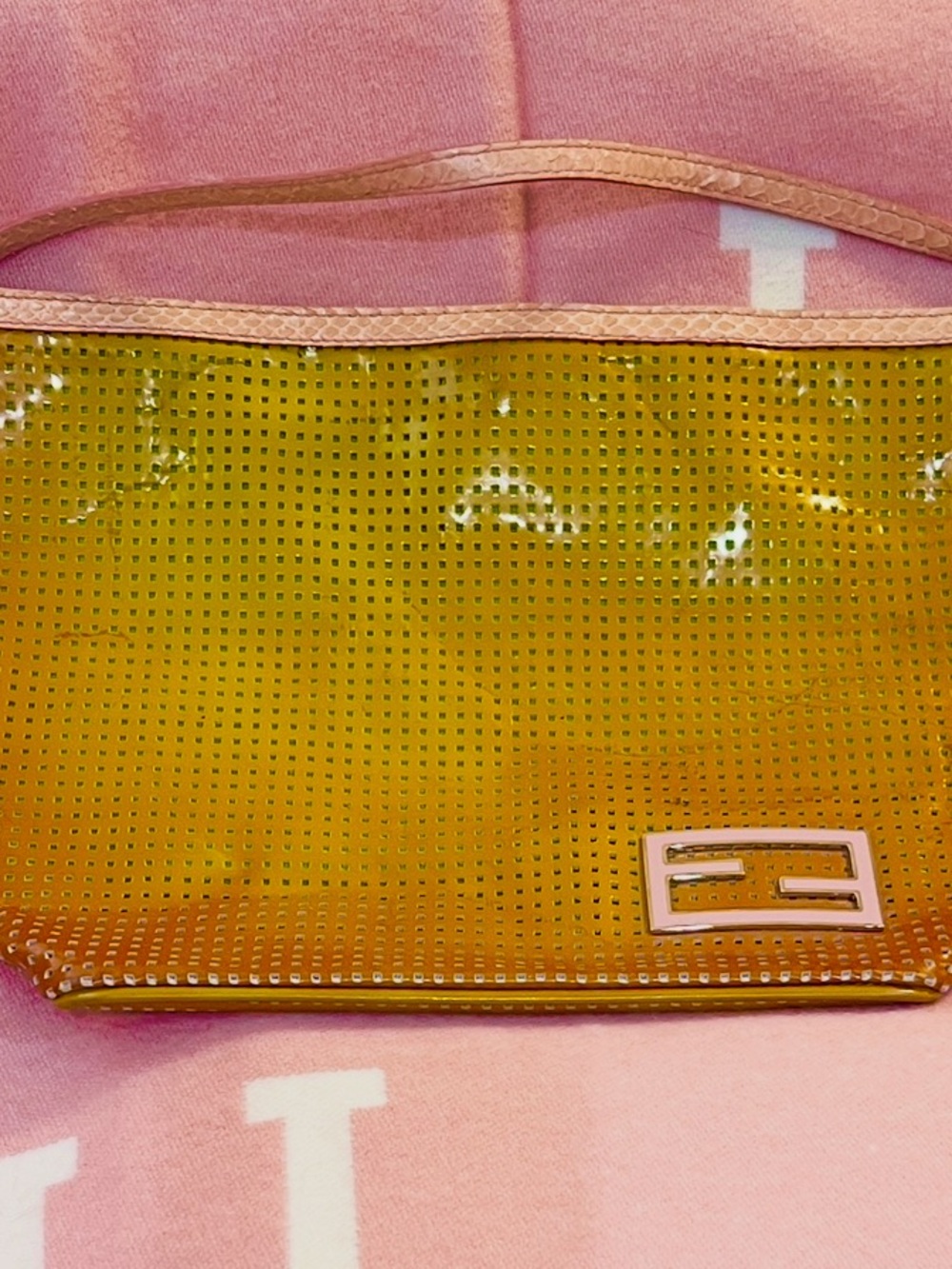 FENDI🌟Golden-yellow neon green Patent Perforated Shoulder Bag with Pink! - Picture 13 of 14